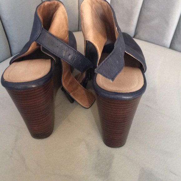 Blue leather wedges-EUC - Picture 6 of 6